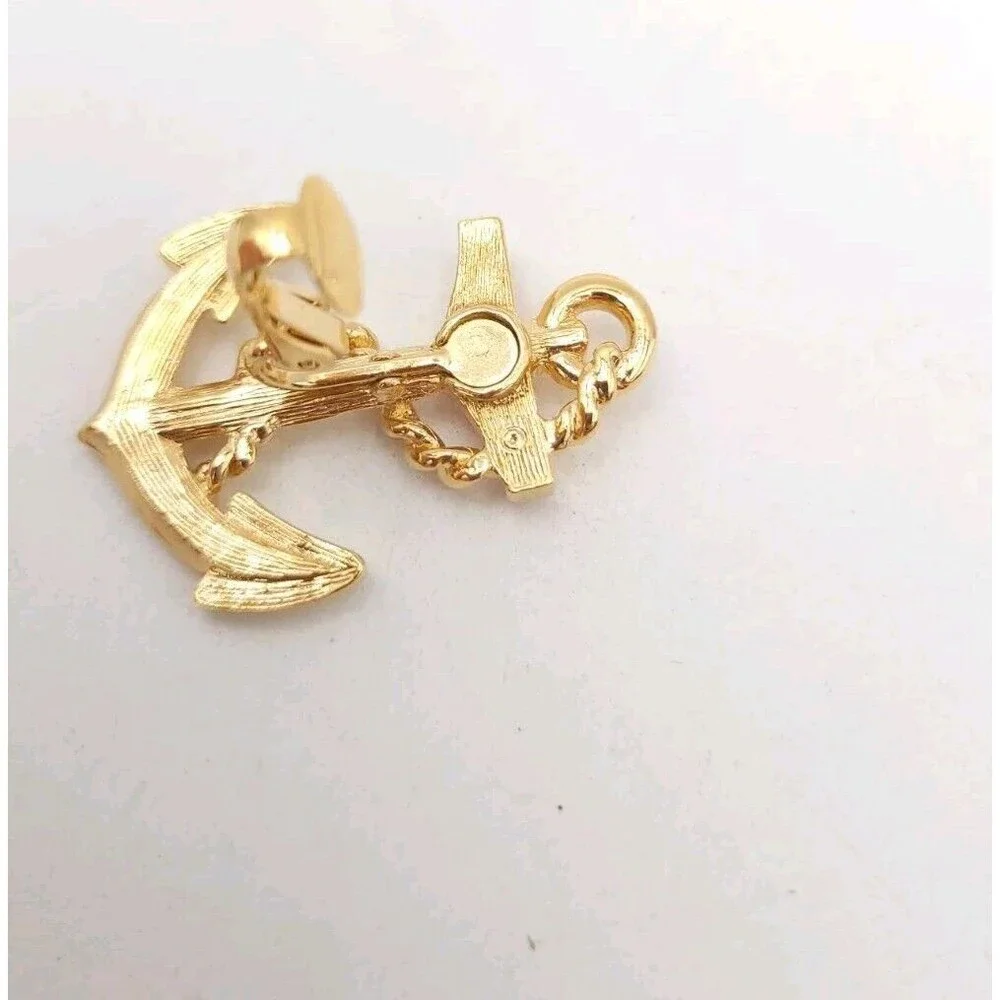 Clip On earrings Avon Anchors Aweigh Red‎ Gold Tone Nautical with Box Sailing